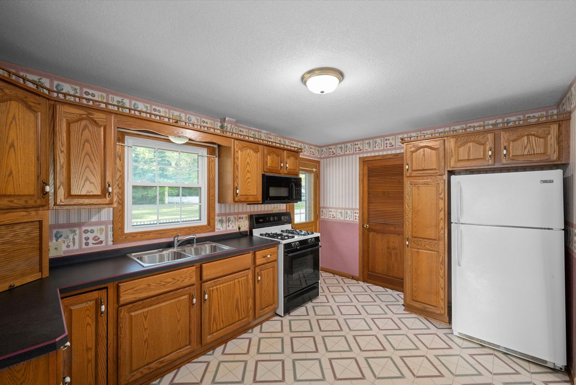 Image for Minimum Bid $135,000 Online Auction 8117 Angola Rd. Holland, OH 43528