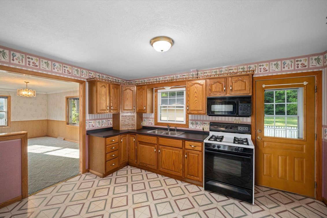 Image for Minimum Bid $135,000 Online Auction 8117 Angola Rd. Holland, OH 43528