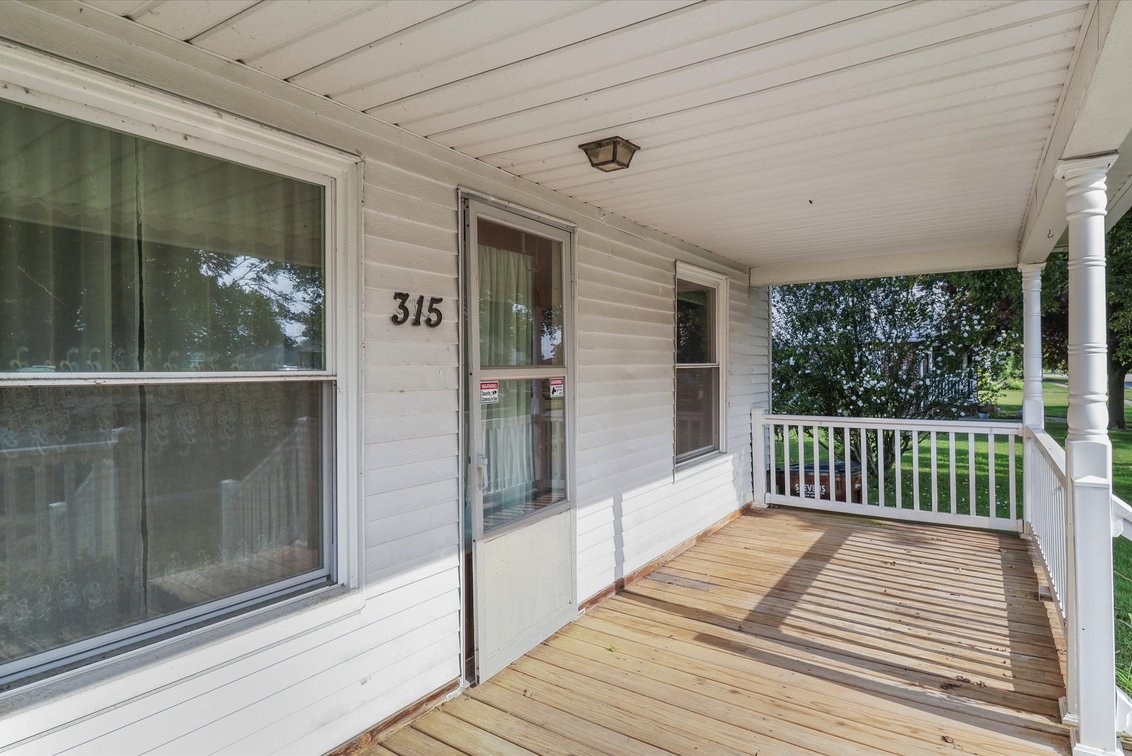 Image for Minimum Bid $75,000 Online Auction 315 Third St. Clay Center, OH 43408