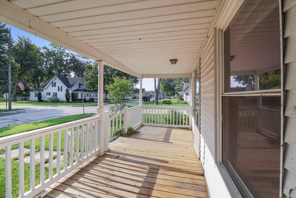 Image for Minimum Bid $75,000 Online Auction 315 Third St. Clay Center, OH 43408