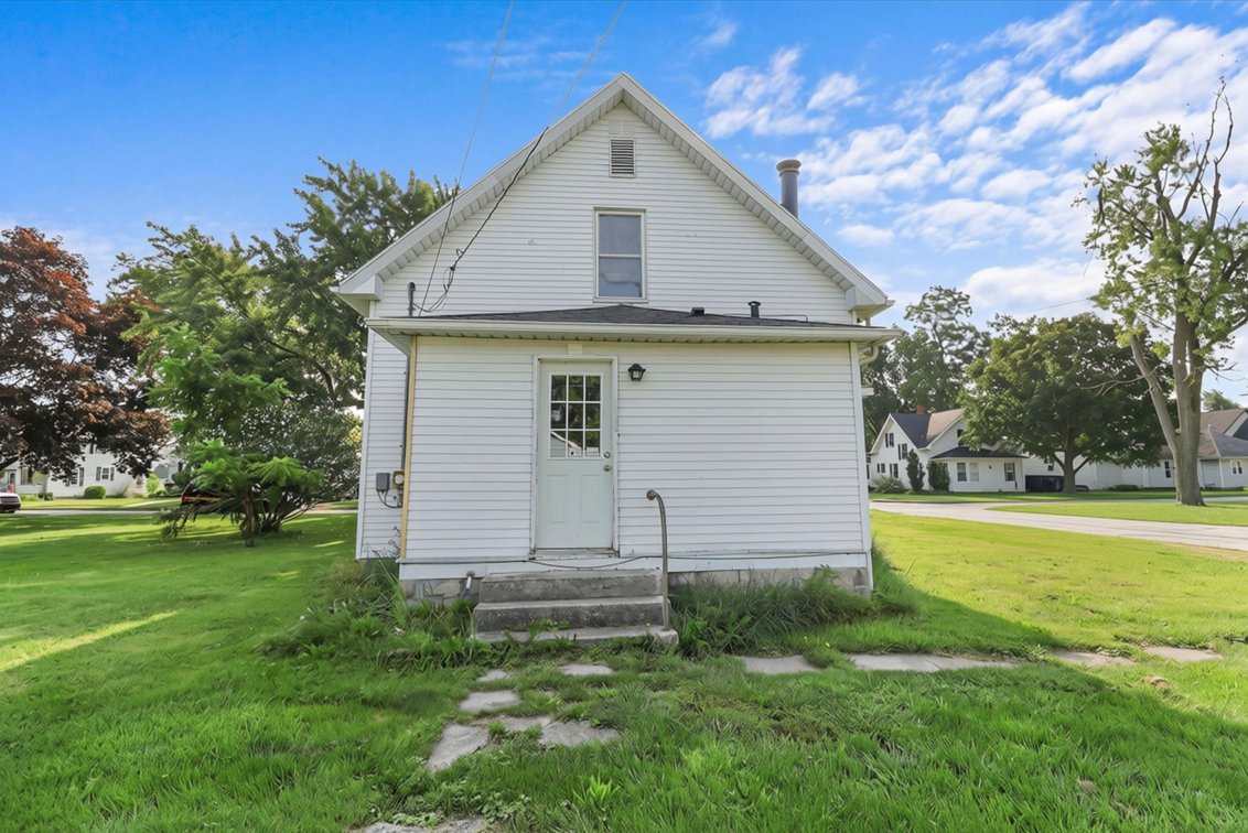 Image for Minimum Bid $75,000 Online Auction 315 Third St. Clay Center, OH 43408
