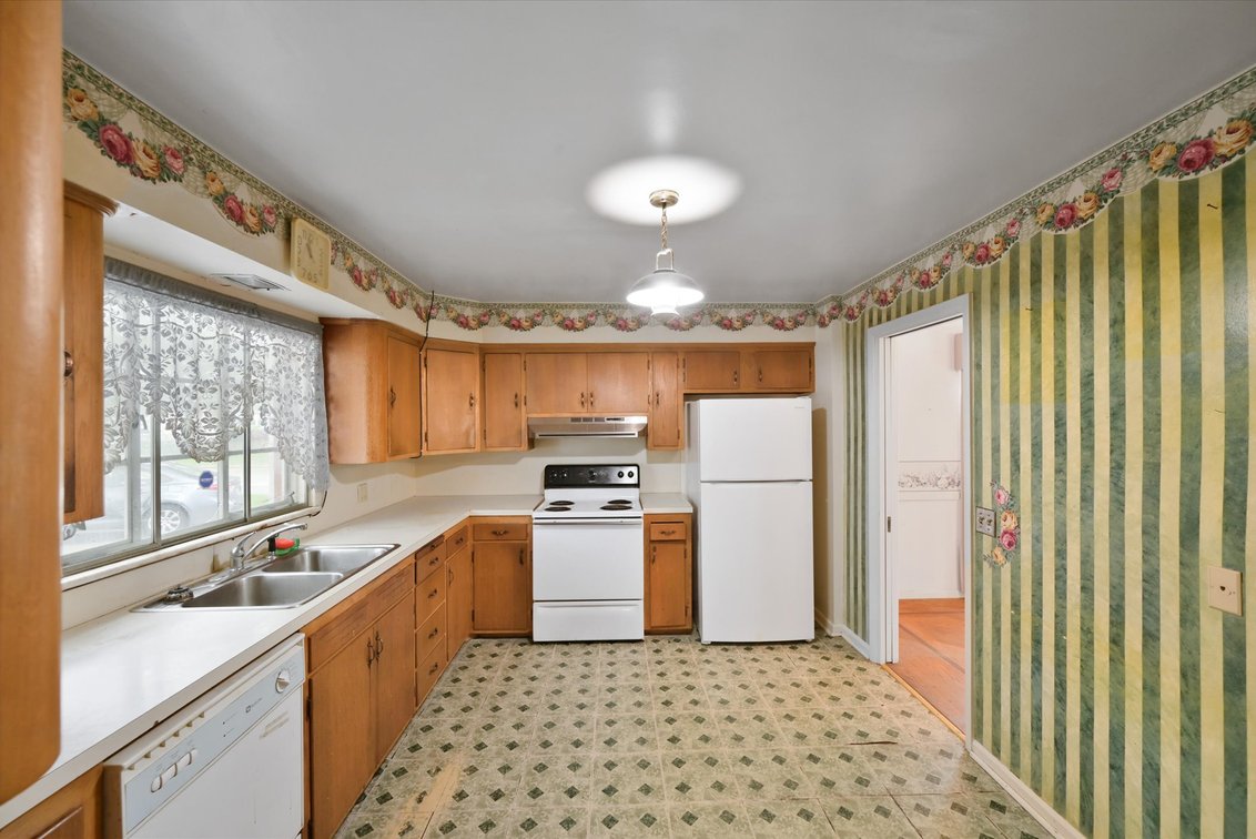 Image for Minimum Bid $150,000 Online Auction 2204 Talmadge Rd. Toledo, OH 43606