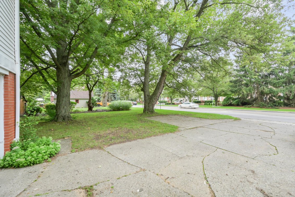 Image for Minimum Bid $150,000 Online Auction 2204 Talmadge Rd. Toledo, OH 43606