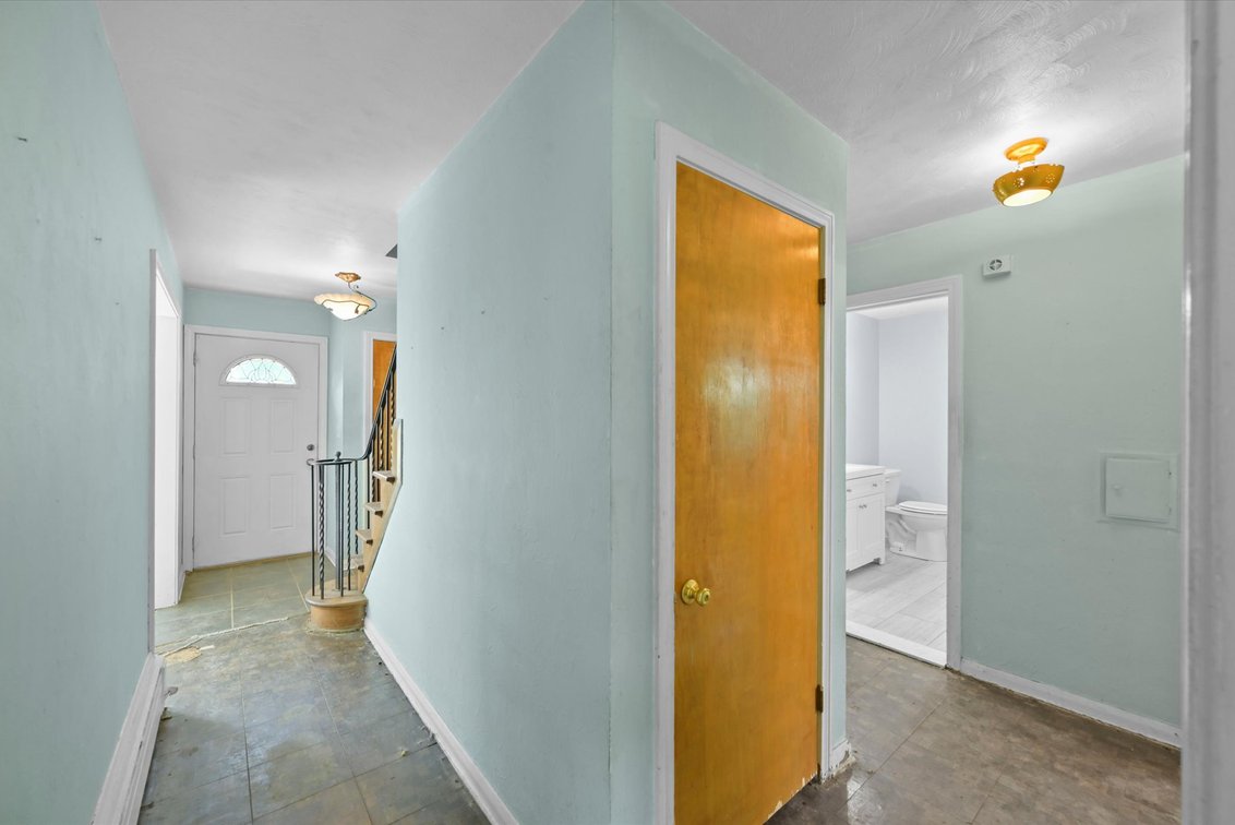 Image for Minimum Bid $99,900 Online Auction 4130 Dorchester Dr. Toledo, OH 43607