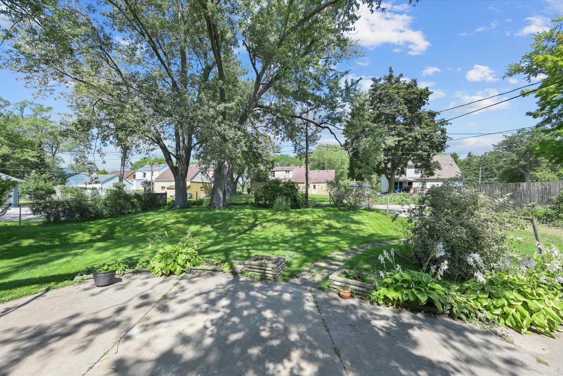 Image for Minimum Bid $99,900 Online Auction 4130 Dorchester Dr. Toledo, OH 43607