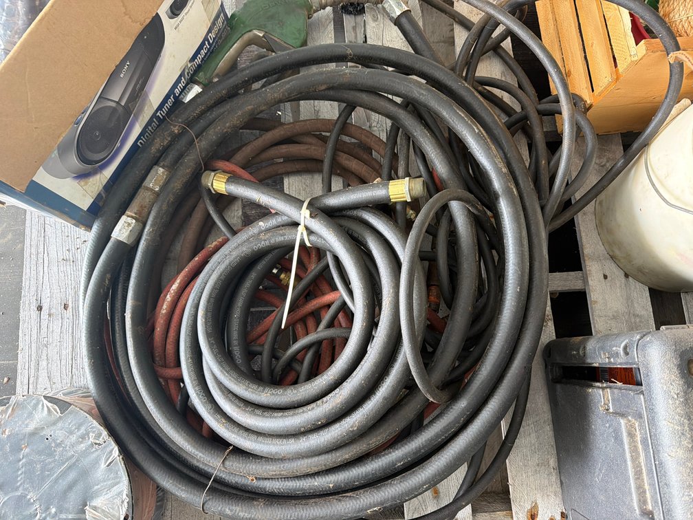Pallet of misc hoses