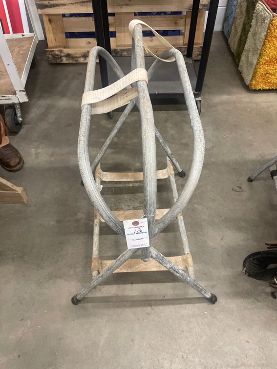 Metal Saddle Stand