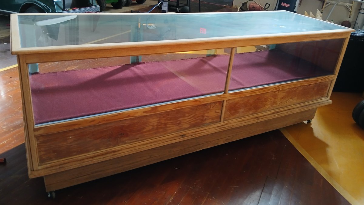 7.5' Display Case