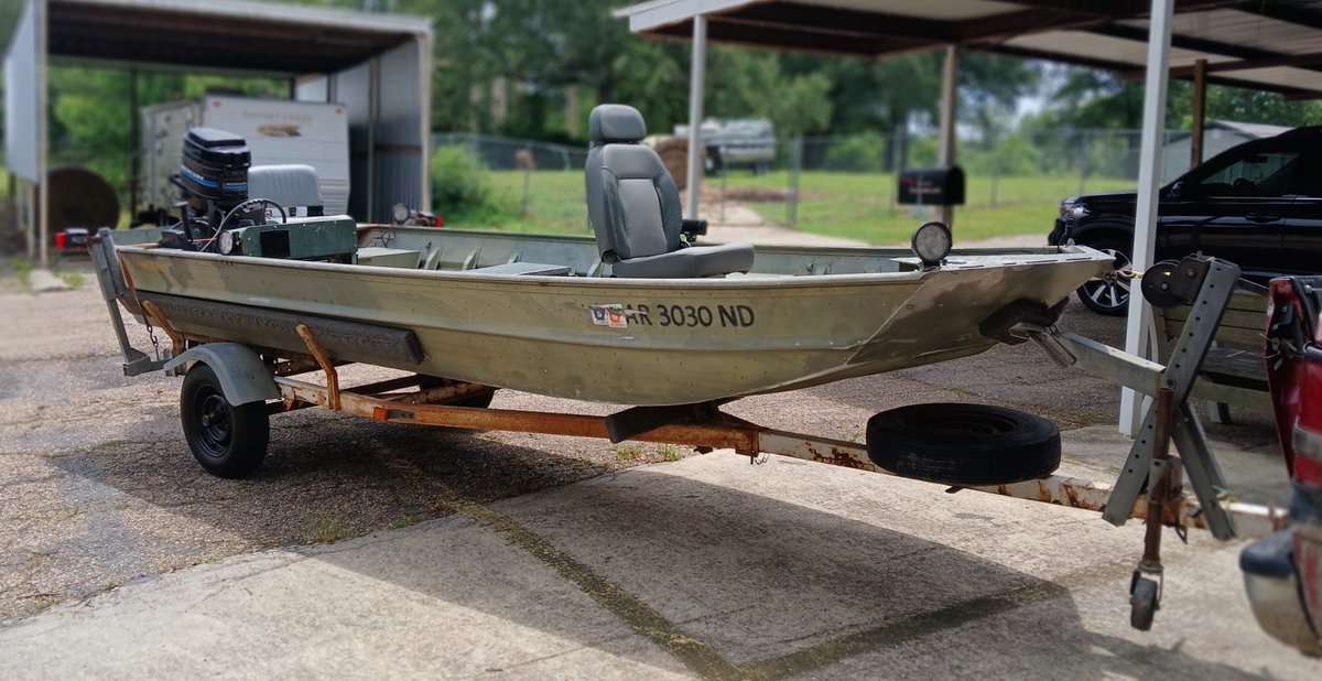Aluminum Boat w/ 50HP Mercury