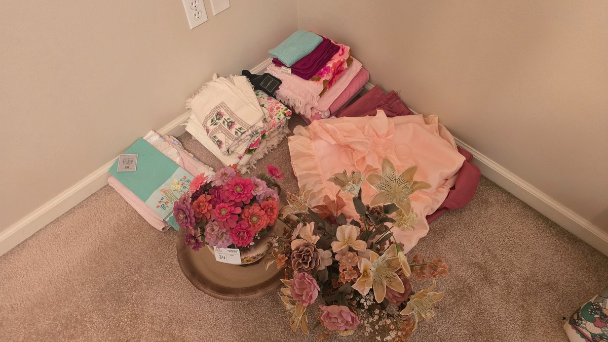 Towels/Flowers/Etc