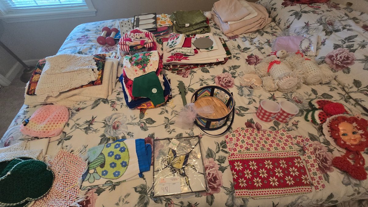 Misc. Home decor , Pot Holders, Place Mats, Etc.