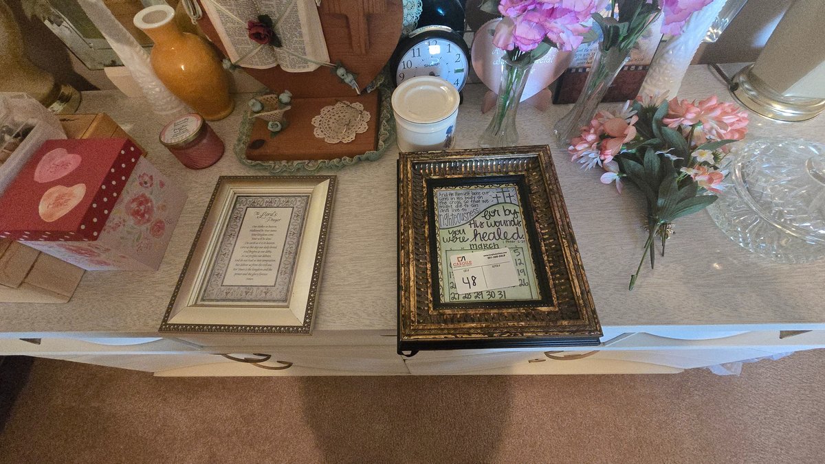 Contents on Dresser
