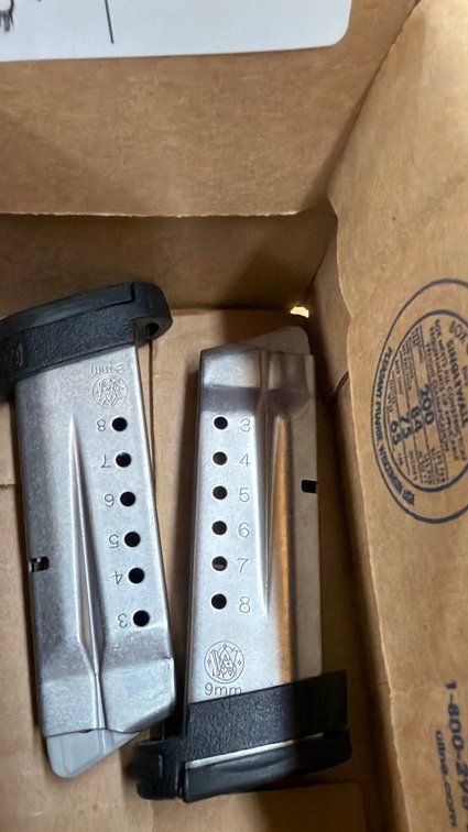 2 Smith & Wesson 9mm 8-Roud Mags