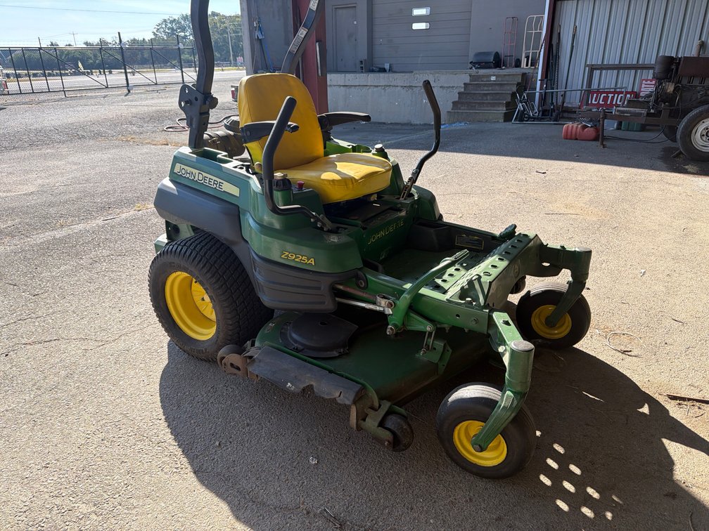John Deere Z925A 60” Zero Turn Mower