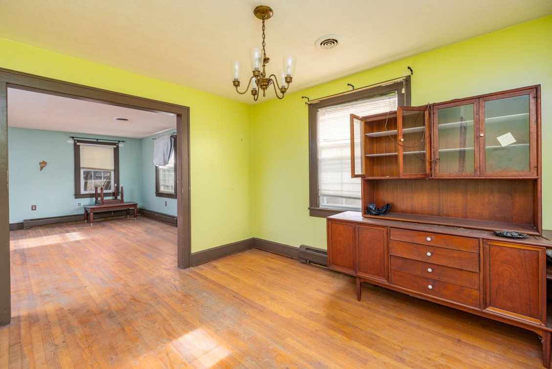 Image for 2 BR/2 BA Home w/Walk-Out Basement & 2 Bay Shop/Garage in Downtown Victoria, VA--SELLING to the HIGHEST BIDDER via ONLINE ONLY BIDDING!!