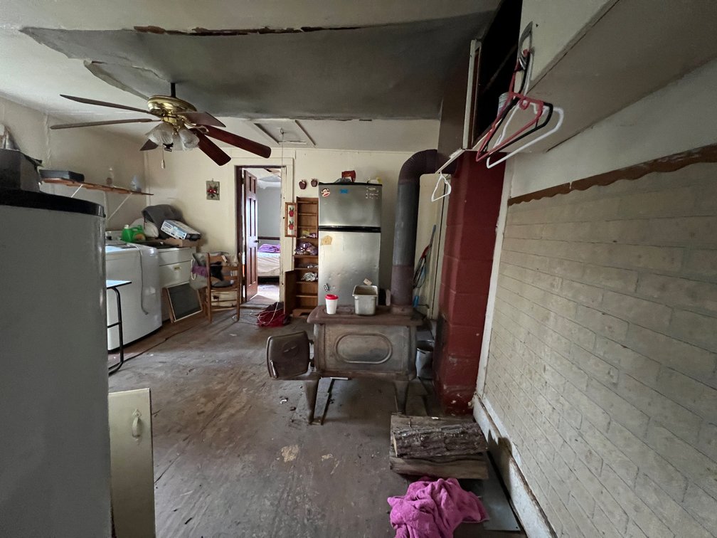 Image for 2 BR/1 BA Fixer Upper on 2.9 +/- Acres in Louisa County, VA--SELLING to the HIGHEST BIDDER via ONLNE ONLY BIDDING!!