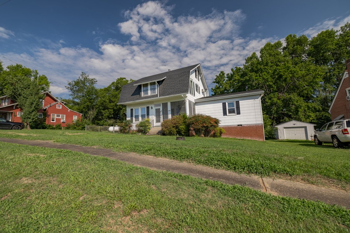 Image for 4 BR/2 BA Home on .22 +/- Acre Downtown Victoria, VA Lot--SELLING to the HIGHEST BIDDER via ONLINE ONLY BIDDING!!