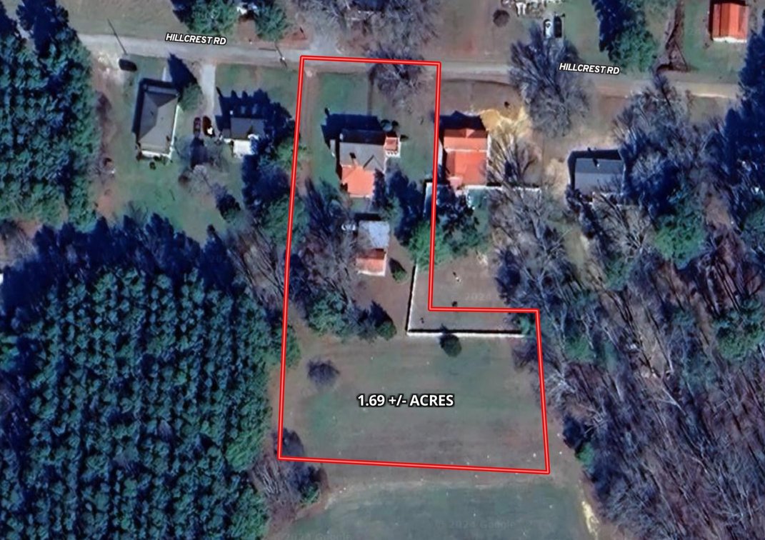 Image for Stately 6 BR/2 BA Solid Brick Home w/Large 4 Bay Garage on 1.69 +/- Acres in Mecklenburg County, VA--SELLING to the HIGHEST BIDDER via ONLINE ONLY BIDDING!!