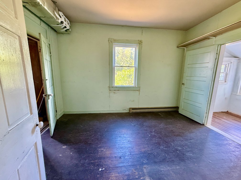 Image for 4 BR/2 BA Home Nestled Between Monroe Bay & The Potomac River in Downtown Colonial Beach, VA--SELLING to the HIGHEST BIDDER via ONLINE ONLY BIDDING!!