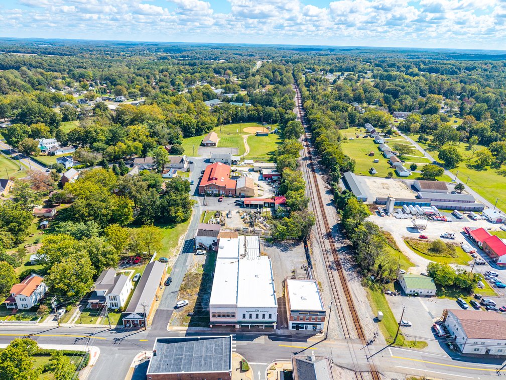 Image for HIGH BID HAS BEEN SUBMITTED FOR BANK APPROVAL: Large Commercial 2 Story Building in Downtown Historic Appomattox, VA--ONLINE ONLY BIDDING