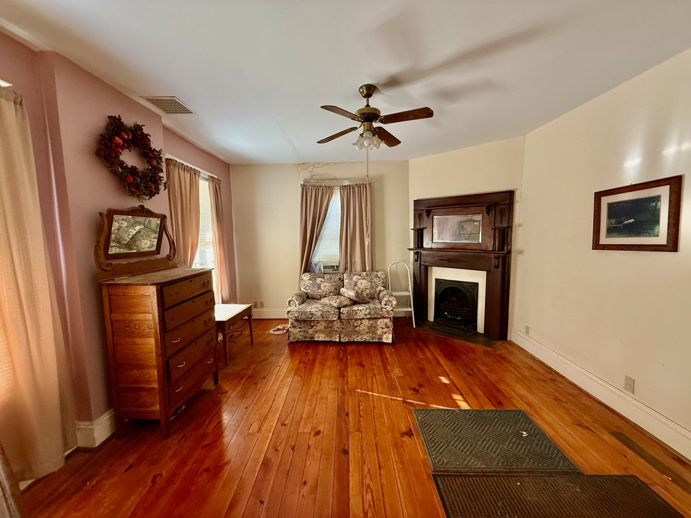 Image for 5 BR/2 BA Home on 1 +/- Acre Lot in The Town of Gordonsville, VA--ONLINE ONLY BIDDING!!
