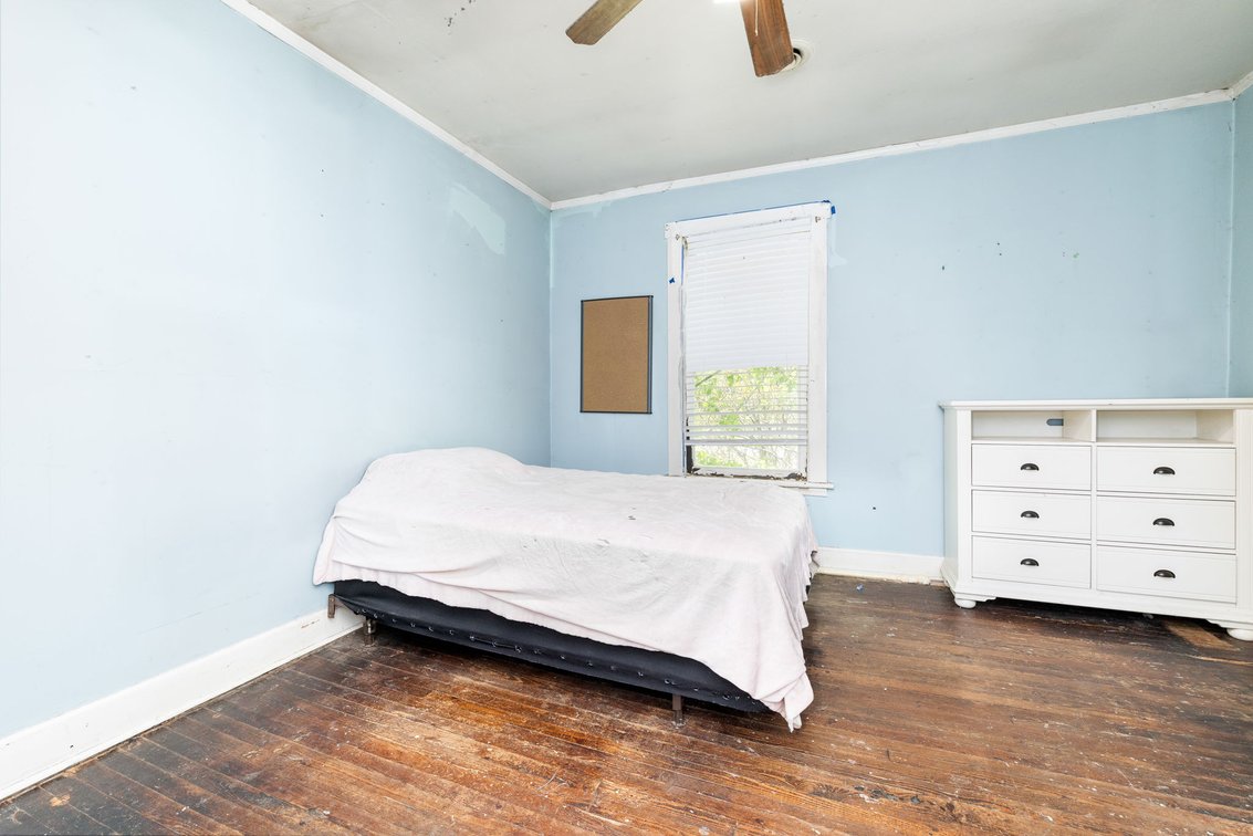 Image for 6 BR/2.5 BA Victorian Style Home on .44 +/- Acre Lot in the Town of Victoria, VA--SELLING to the HIGHEST BIDDER via ONLINE ONLY BIDDING!!
