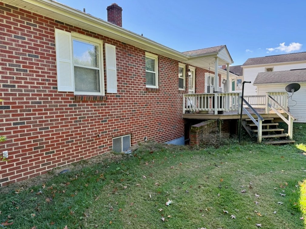 Image for 3 BR/1.5 BA Home w/Basement & Garage/Shop in the Desirable Country Club Hills Neighborhood of Purcellville, VA (Loudoun County)