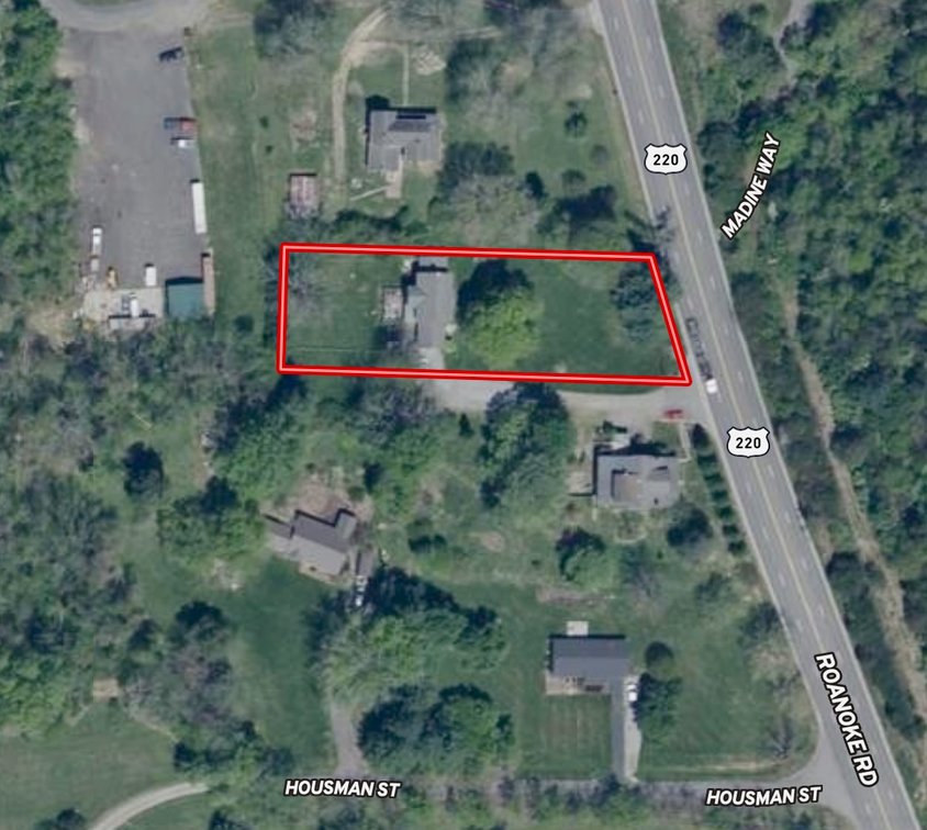 Image for 3 BR/1.5 BA Colonial Style Home on .73 +/- Acre Lot w/Partially Finished Basement & Fenced Backyard in Botetourt County, VA--ONLINE ONLY BIDDING!!