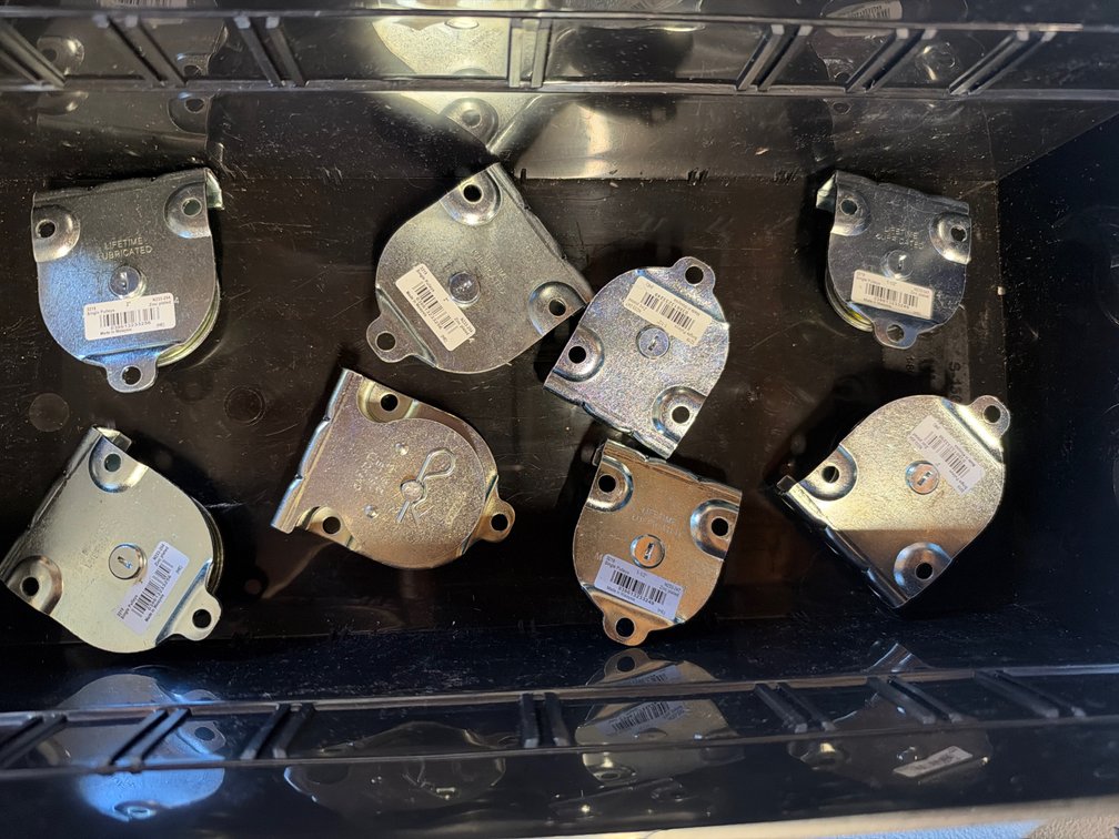 Lot of Single Pulleys