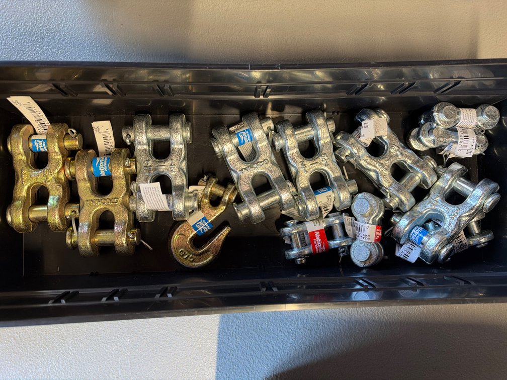 Lot of hooks and clevis links