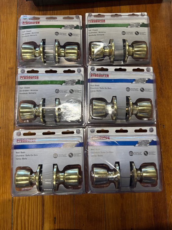 Lot of door knobs