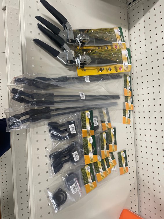 Lot of grass shears/ sprayer wand/ replacement tips