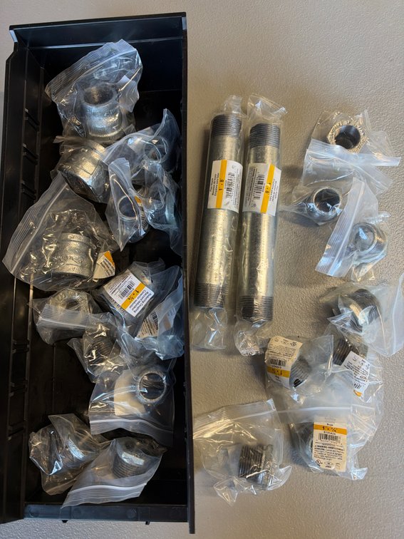 Lot of pipe nipples, bushings, reducing couplings