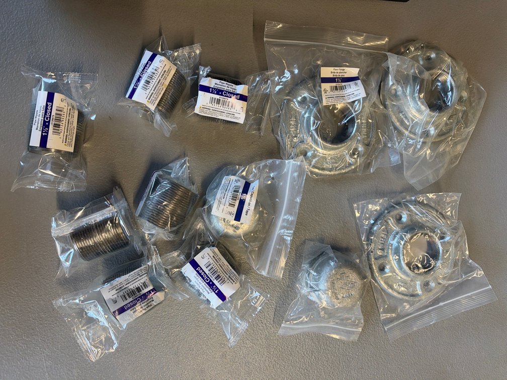 Lot of floor flanges, pipe nipples, pipe caps