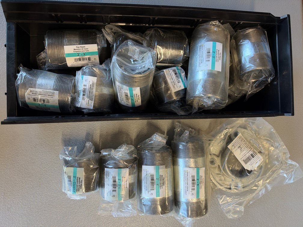 Lot of various size pipe nipples