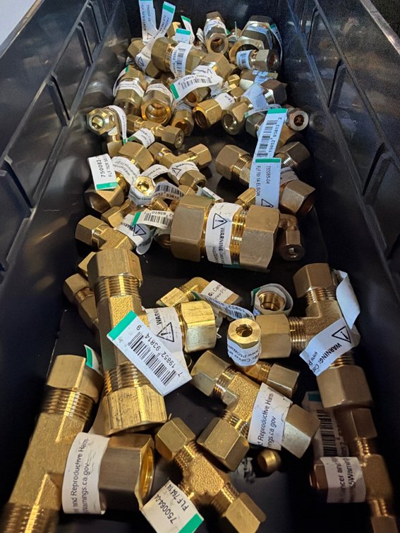 Lot of misc size brass fittings