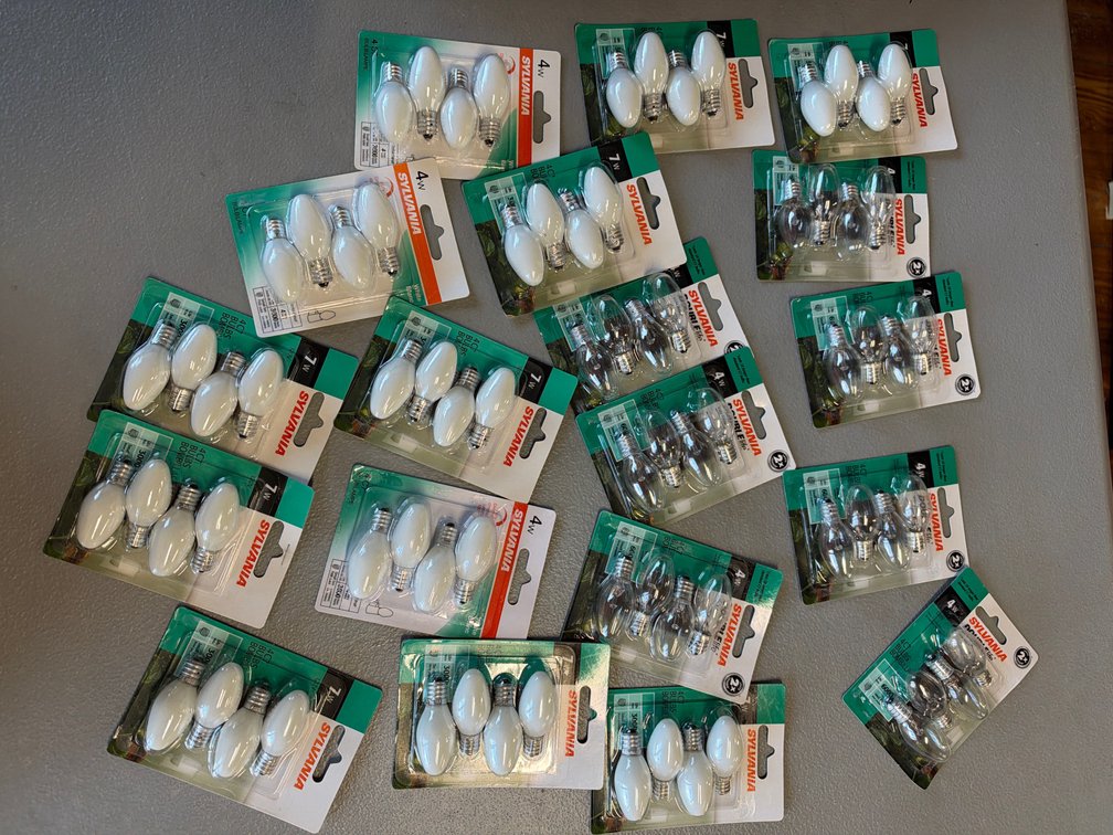 Lot of Assorted Lightbulbs