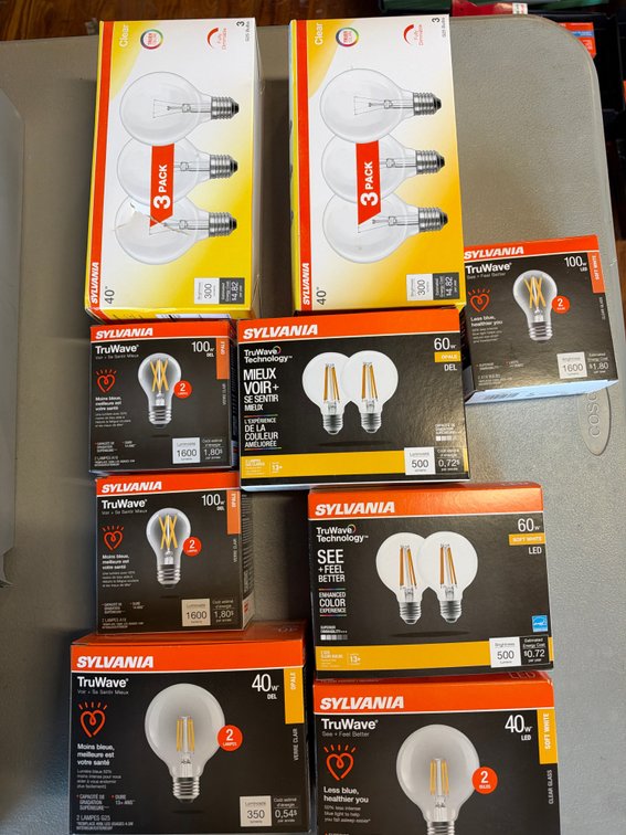Lot of Assorted Lightbulbs