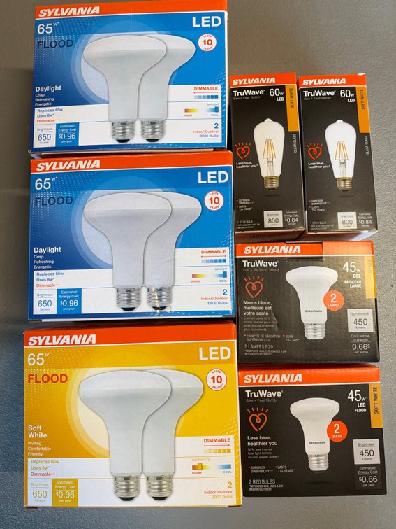 Lot of Assorted Lightbulbs