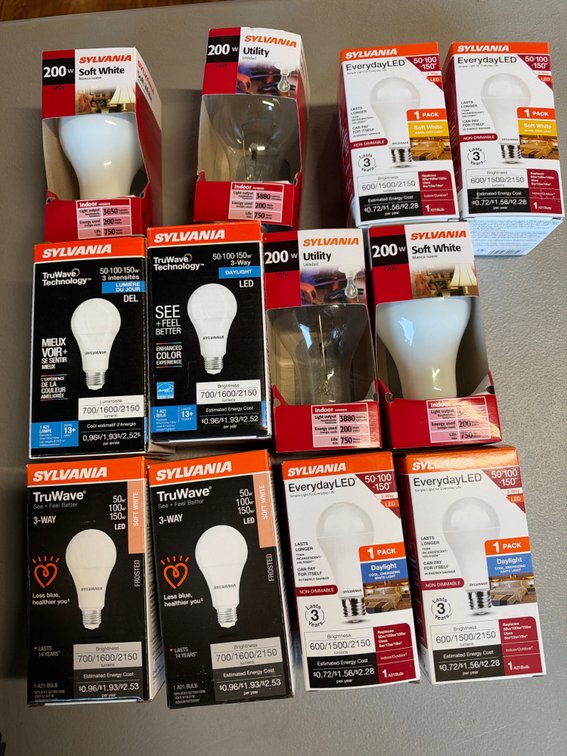 Lot of Assorted Lightbulbs