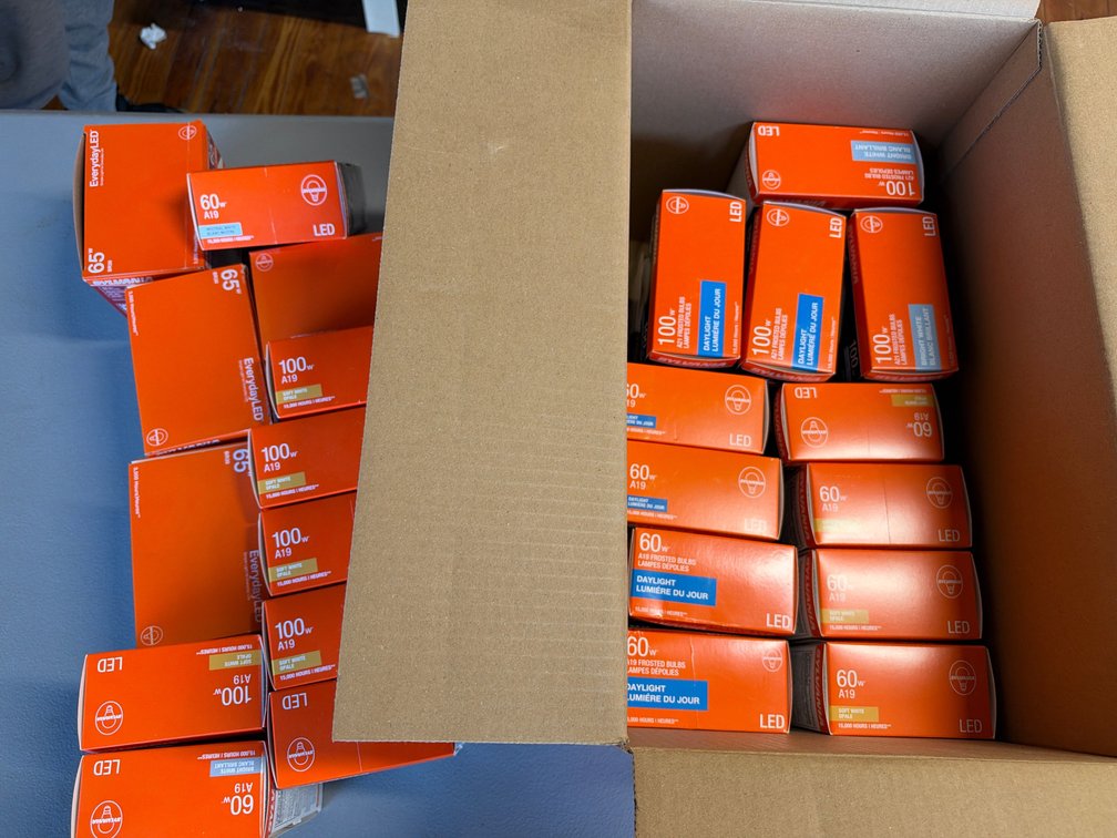 Lot of Assorted Lightbulbs
