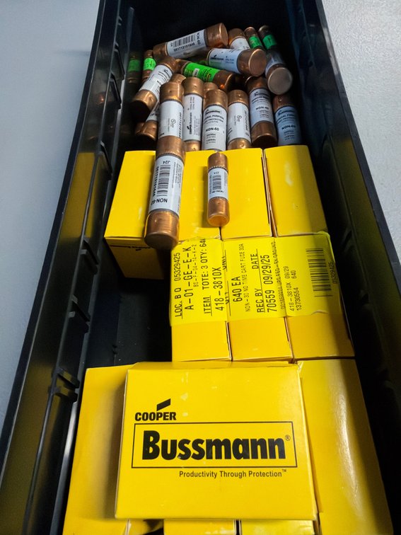 Lot of assorted fuses