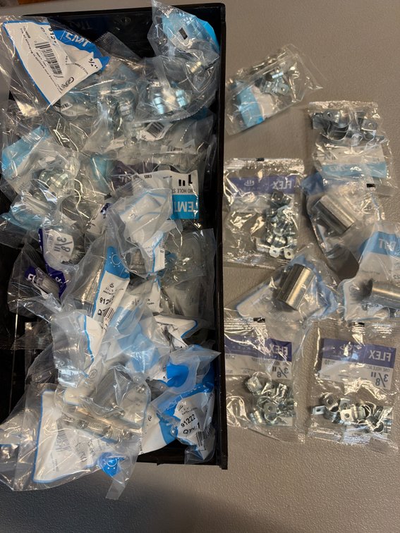 Lot of screw couplings, AC/MC strap