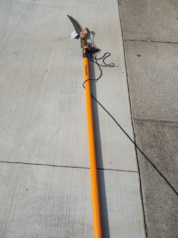 Fiskars Extendable Pole Saw and Tree Pruner