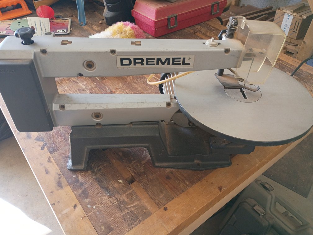 Dremel Model 1671 16-inch 2-speed scroll saw