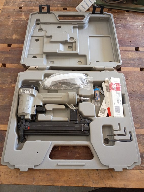 Porter-Cable 16-gauge pneumatic finish/nailer kit