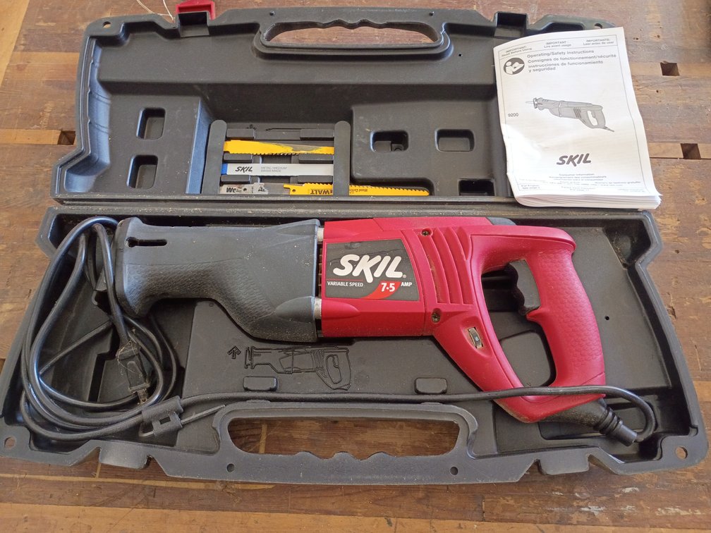 red and black SKIL 9206-02 7.5-Amp Variable Speed Reciprocating Saw stored inside its hard plastic carrying case.