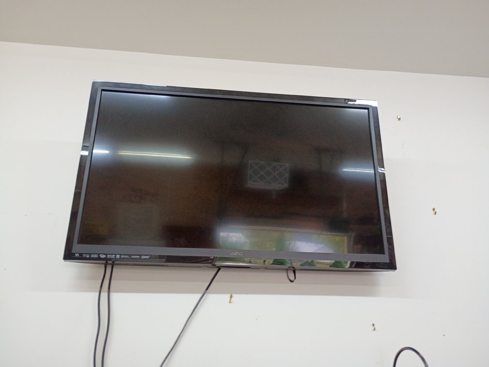 40-in Vizio HDMI HDTV with base