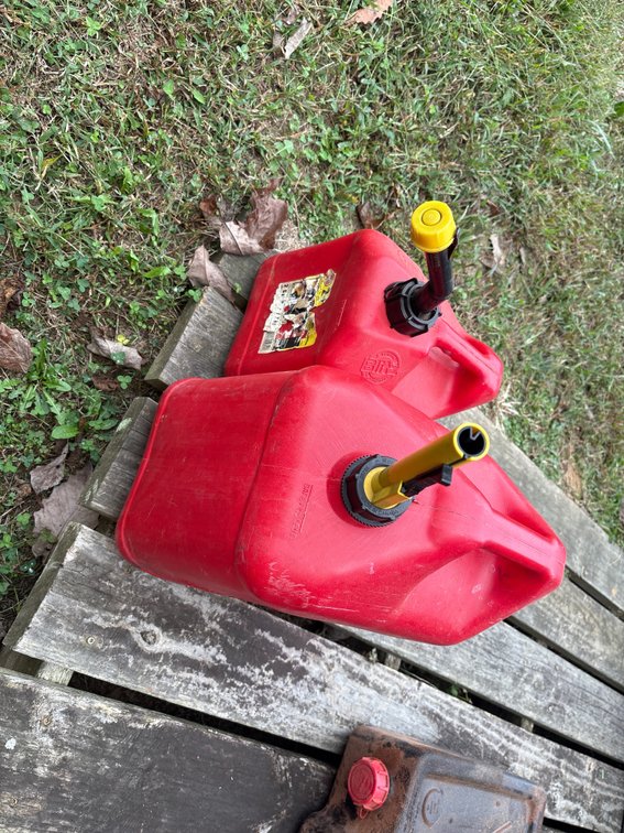 2 gas cans, GAS included