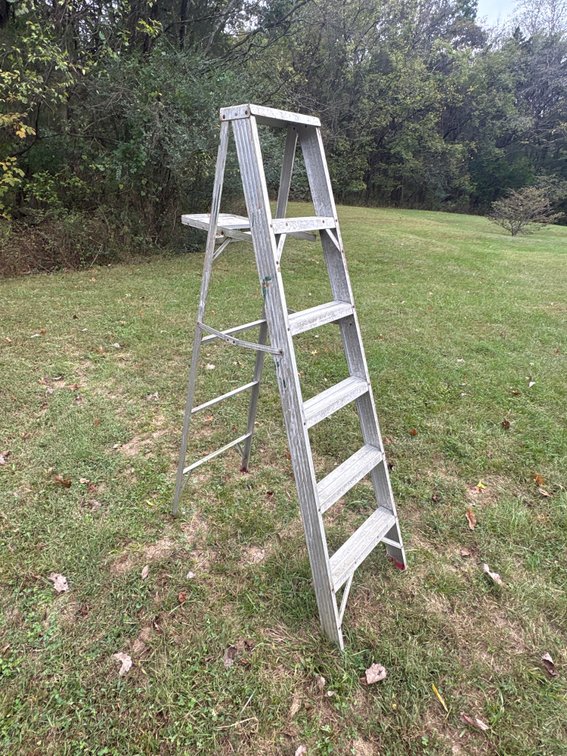 Aluminum ladder